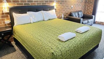 Rom – superior, 1 kingsize-seng | Skrivebord, skrivebord for bærbar PC, blendingsgardiner og lydisolert