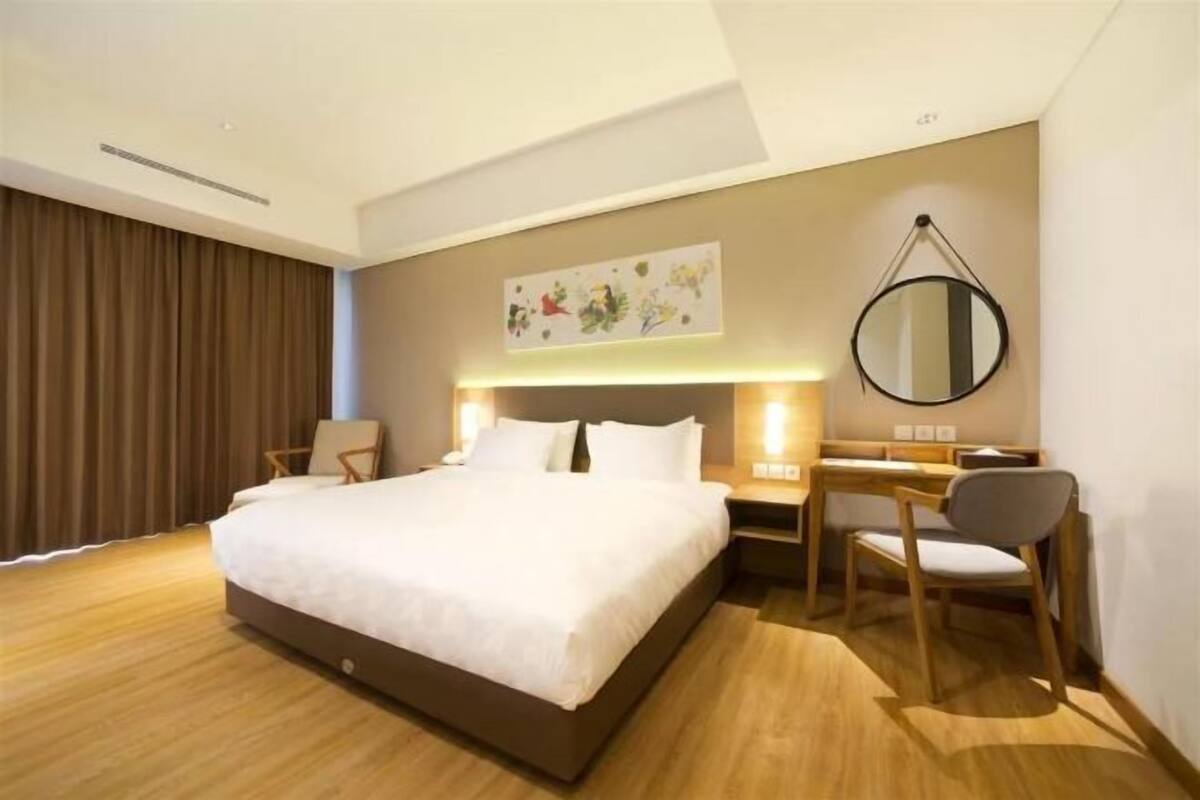 Minibar, in-room safe, desk, blackout curtains