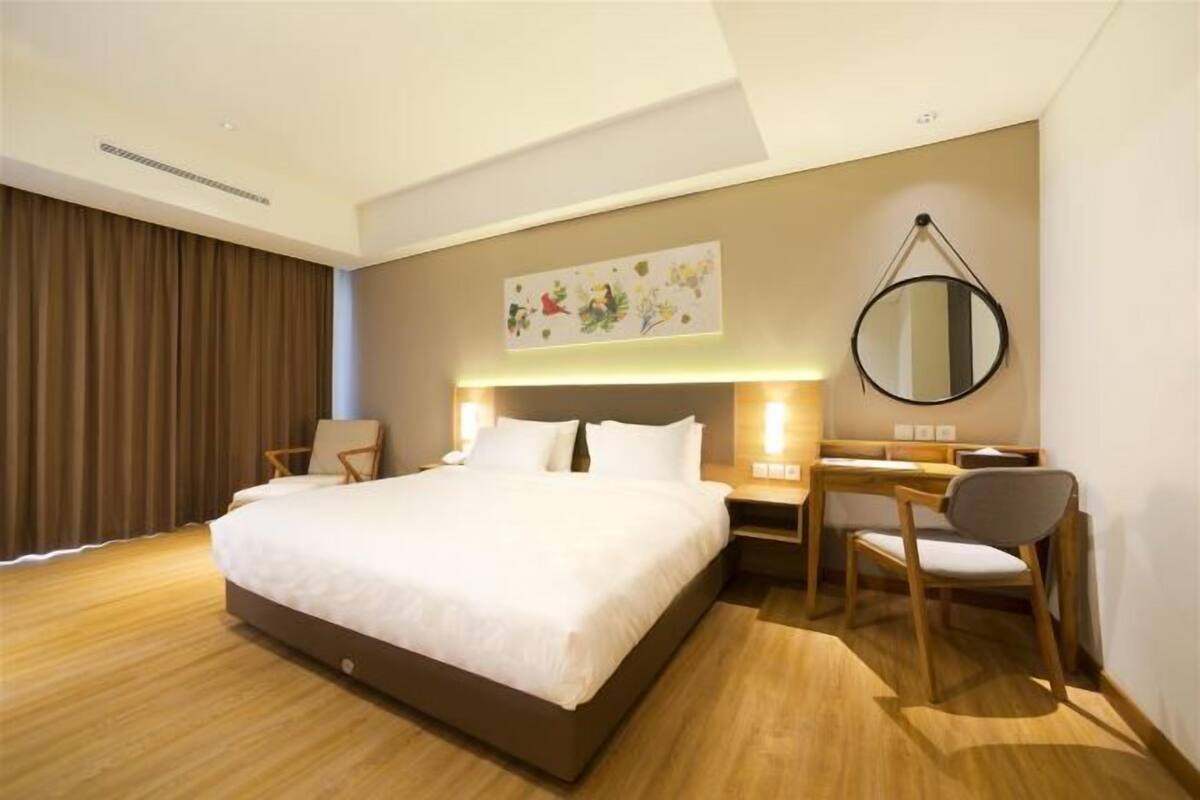 Minibar, in-room safe, desk, blackout curtains