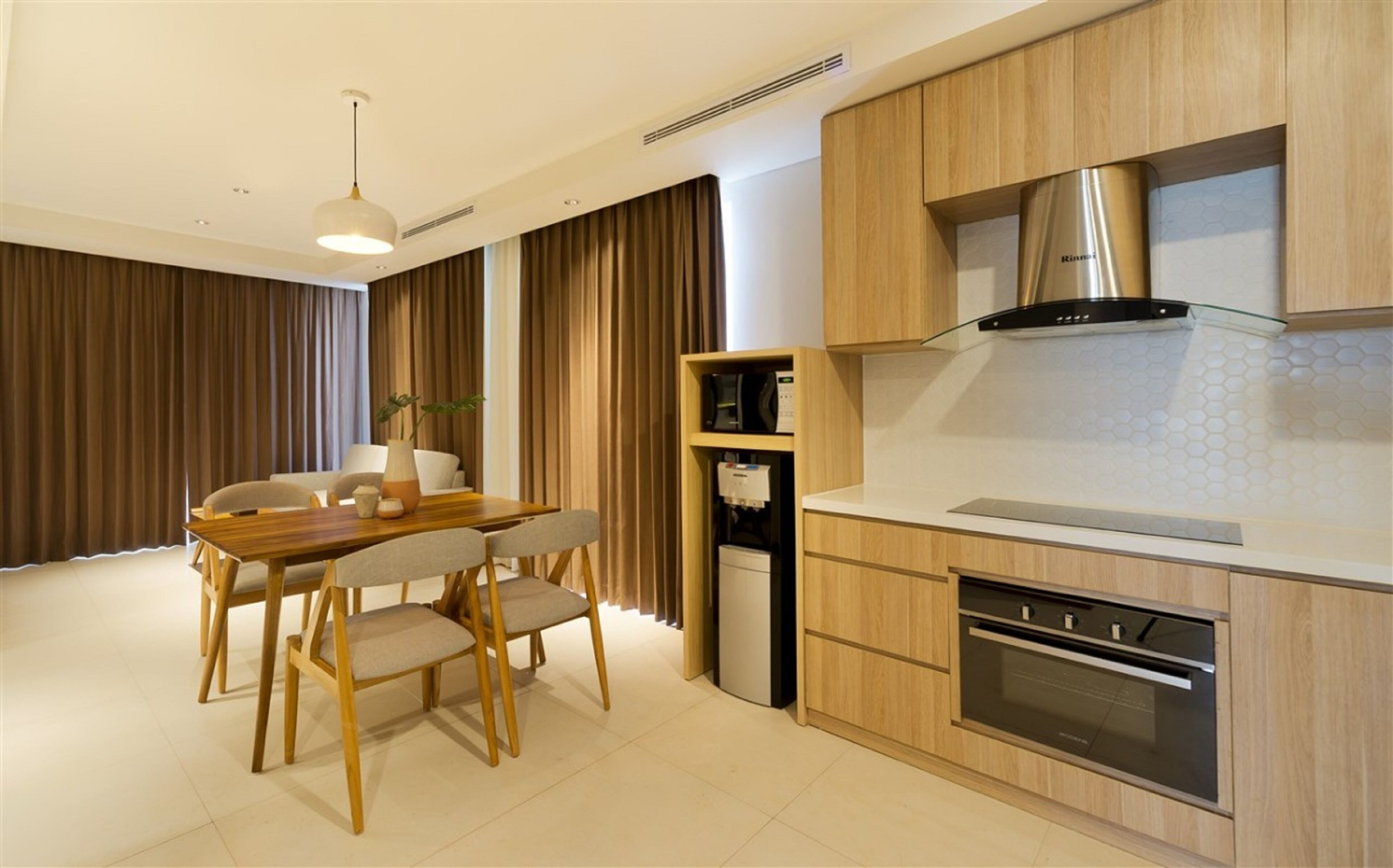 luxury suite, 2 bedrooms | private kitchen | fridge, coffee/tea maker
