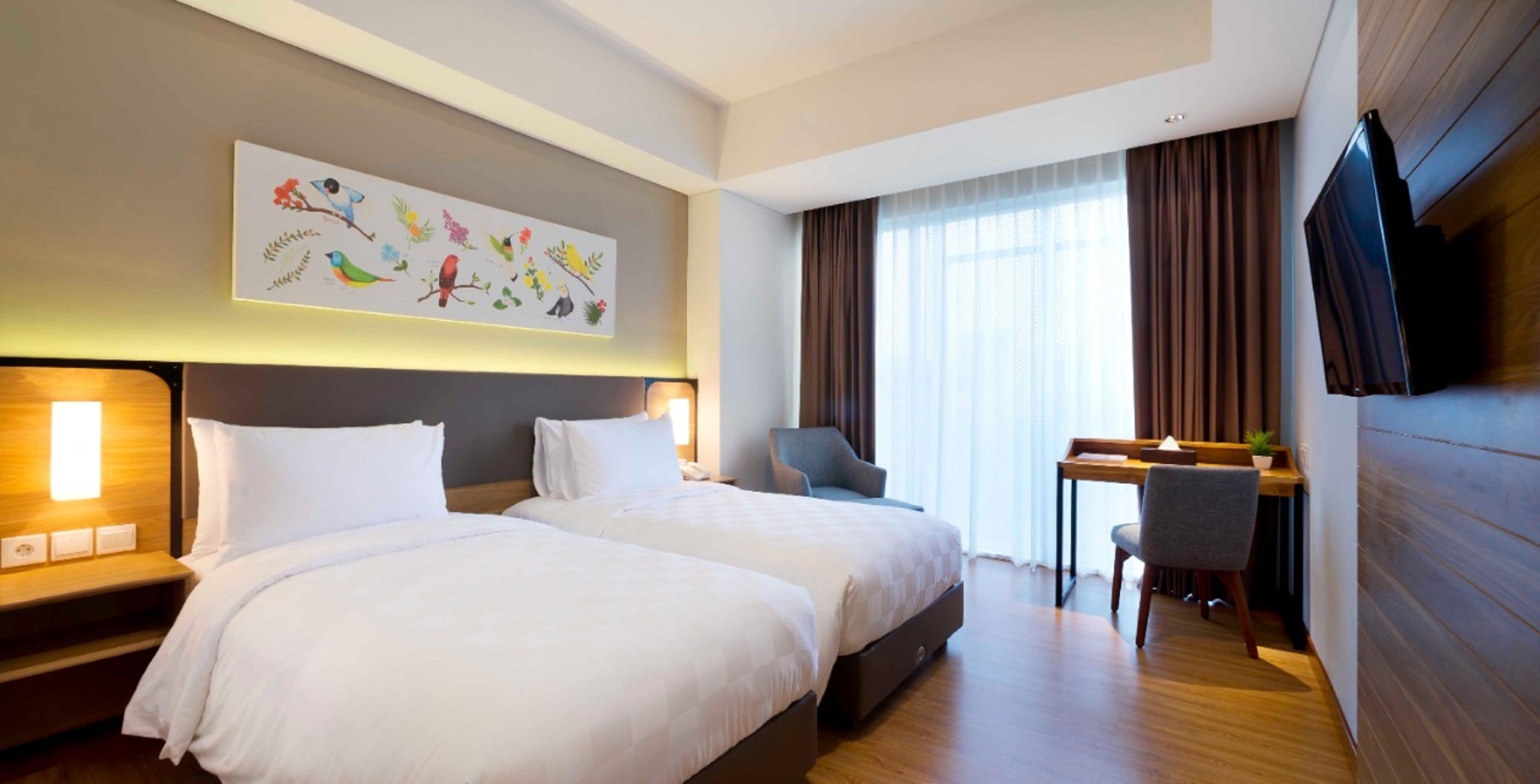 deluxe twin room | minibar, in-room safe, desk, blackout curtains