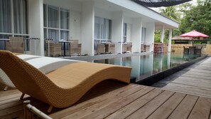 Hồ bơi ngoài trời 