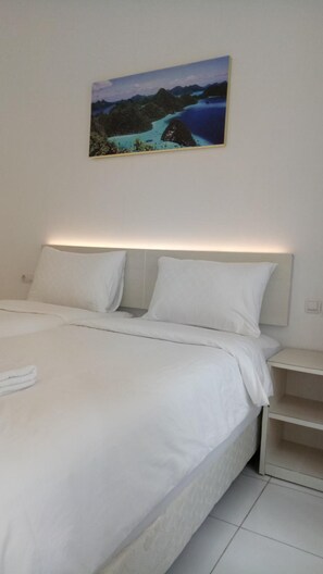 Seprai premium, brankas, tirai kedap cahaya, dan Wi-Fi gratis