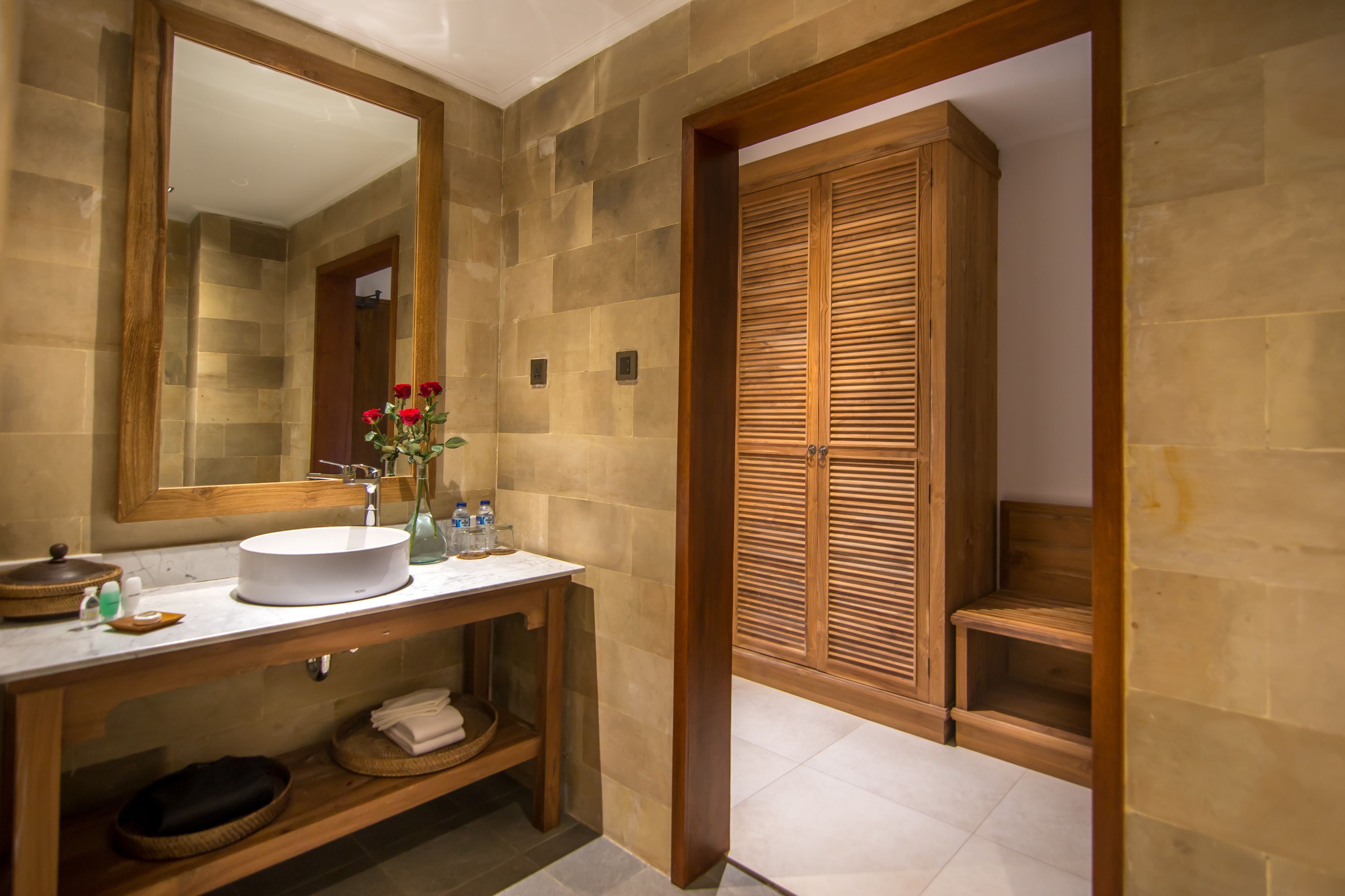 deluxe suite | bathroom | free toiletries, bathrobes, slippers, towels