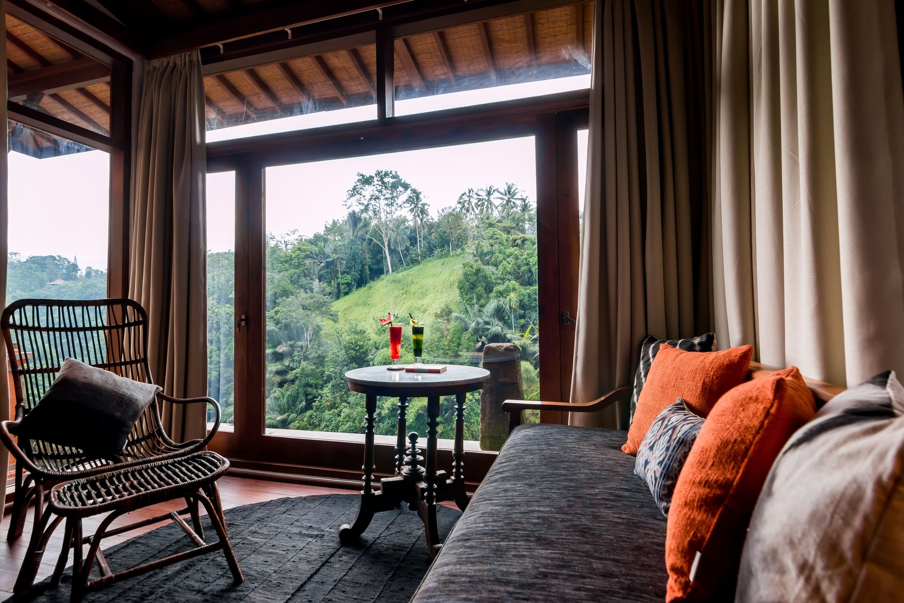 honeymoon suite | living area | led tv