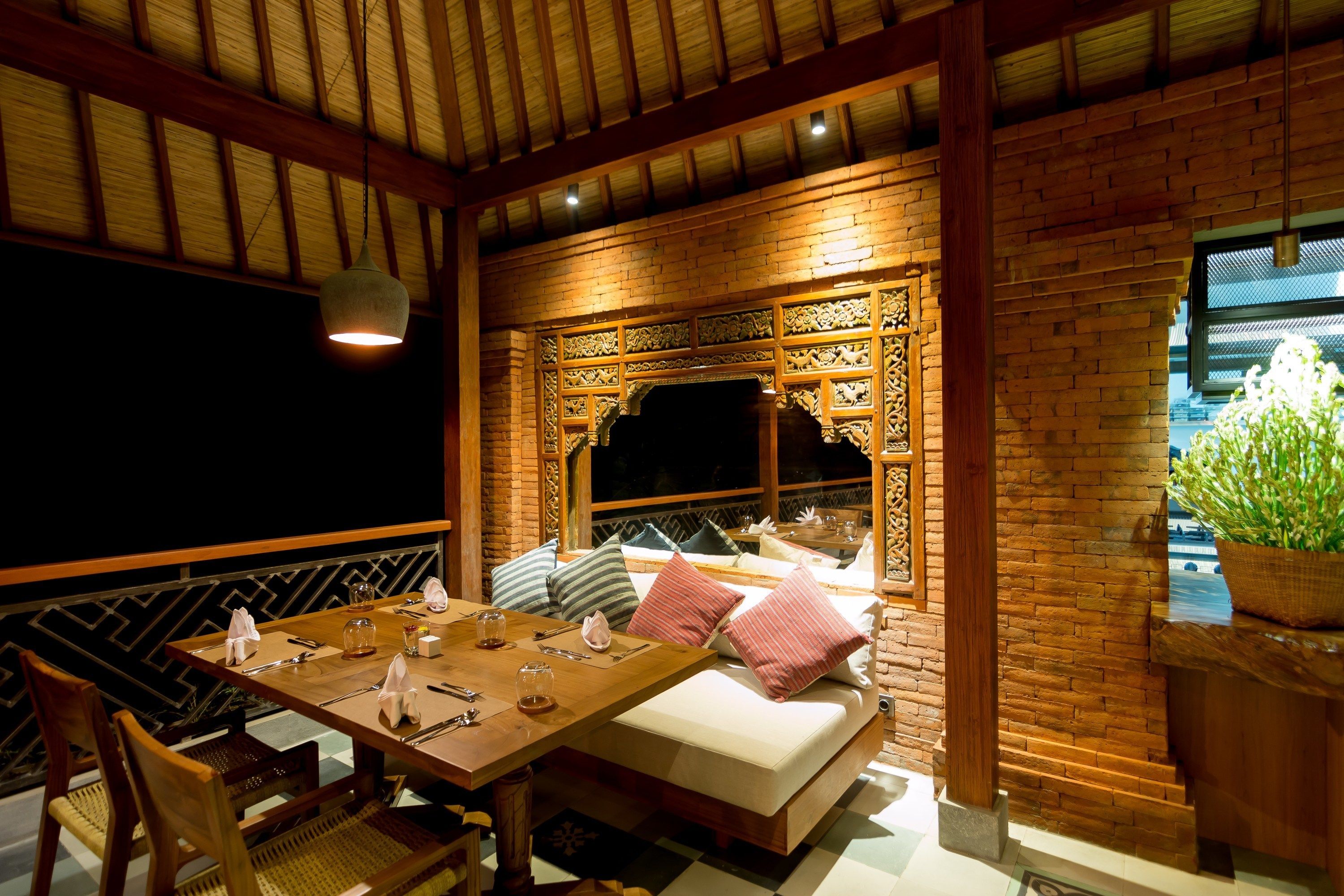 breakfast, lunch, dinner served; international cuisine