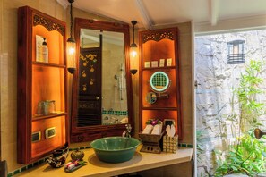 Deluxe Cottage | Bathroom | Combined shower/tub, rainfall showerhead, free toiletries, hair dryer - Anavana Beach Resort (Koh Samui)