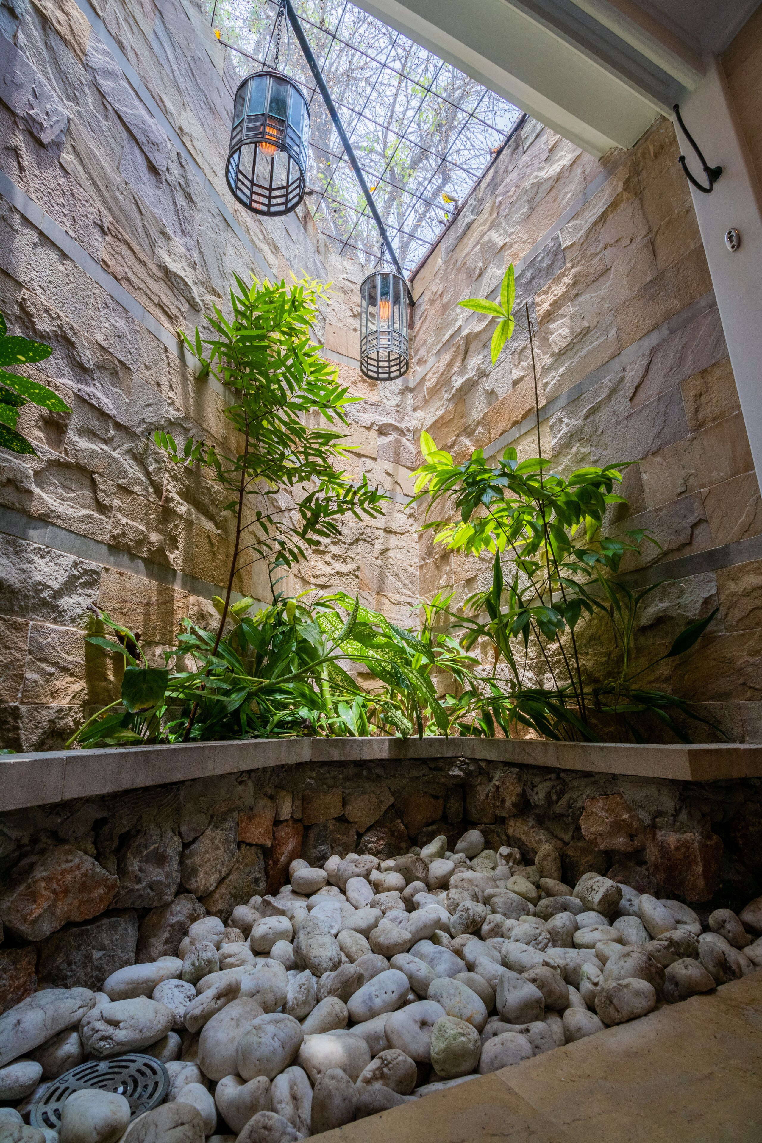 ดีลักซ์คอทเทจ | ห้องน้ำ | ฝักบัวในอ่างอาบน้ำ, เรนชาวเวอร์, ของใช้ในห้องน้ำฟรี, ไดร์เป่าผม