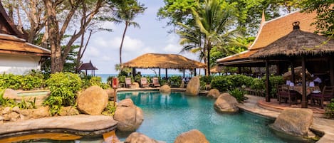 Outdoor pool, sun loungers