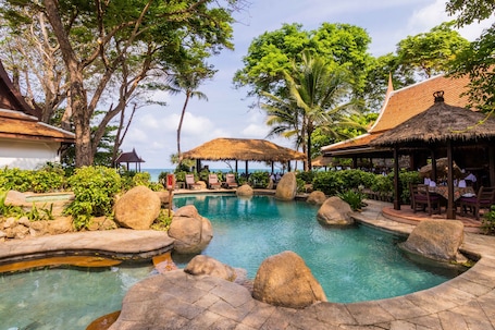 Outdoor pool, sun loungers