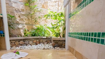 Deluxe Cottage | Minibar, in-room safe, rollaway beds, free WiFi
