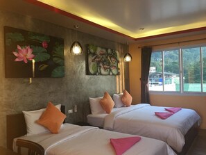 Desk, blackout curtains, free WiFi - Bro&Sis Place (Koh Tao)