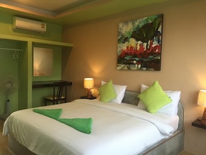 Desk, blackout curtains, free WiFi - Bro&Sis Place (Koh Tao)