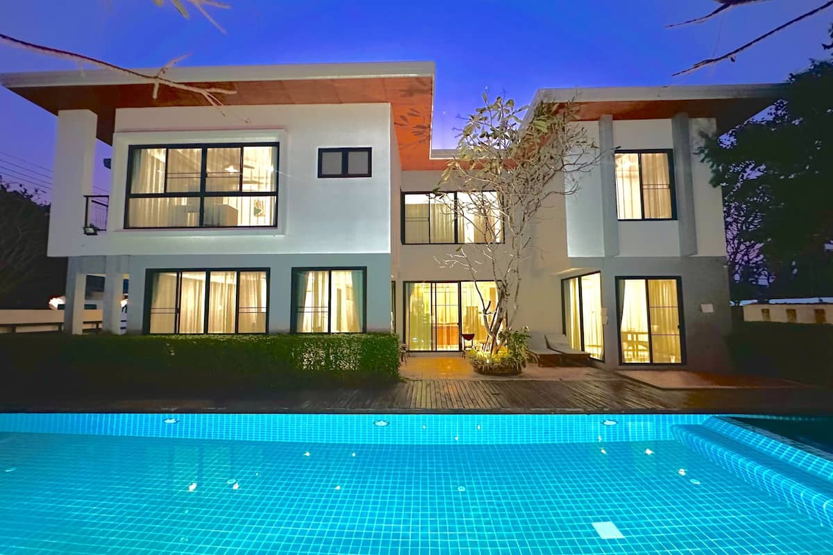 Deluxe Villa, 5 Bedrooms | 4 bedrooms, minibar, in-room safe, individually decorated