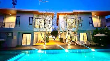 4 Bedroom Pool Villa Chic 5 | 4 camere, minibar, una cassaforte in camera, con stile personalizzato