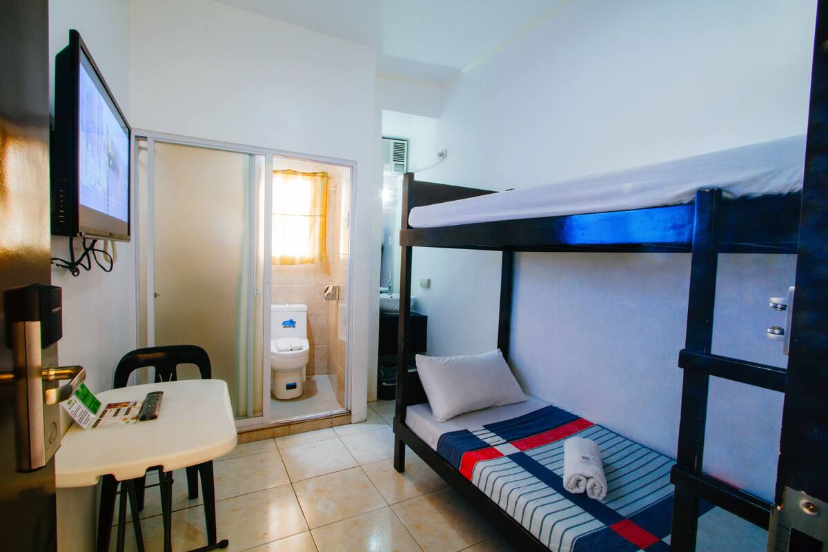Economy Bunk Room | In-room safe, desk, WiFi (free), bed sheets