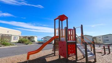Área de juegos infantiles al aire libre