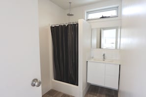 Cabaña superior | Baño | Ducha, secador de pelo, toallas y jabón