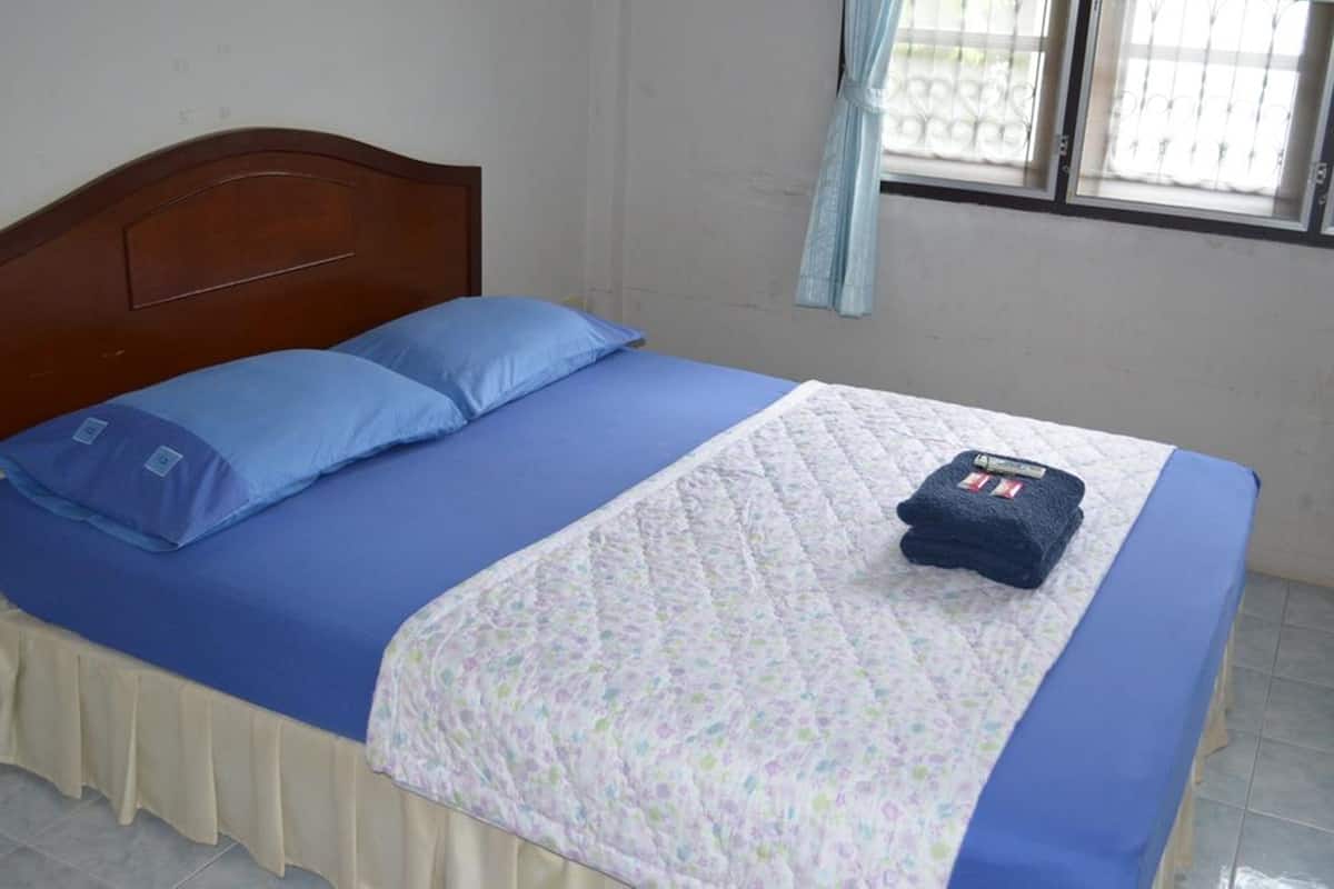 1-Bedroom Bungalow | Rollaway beds, free WiFi