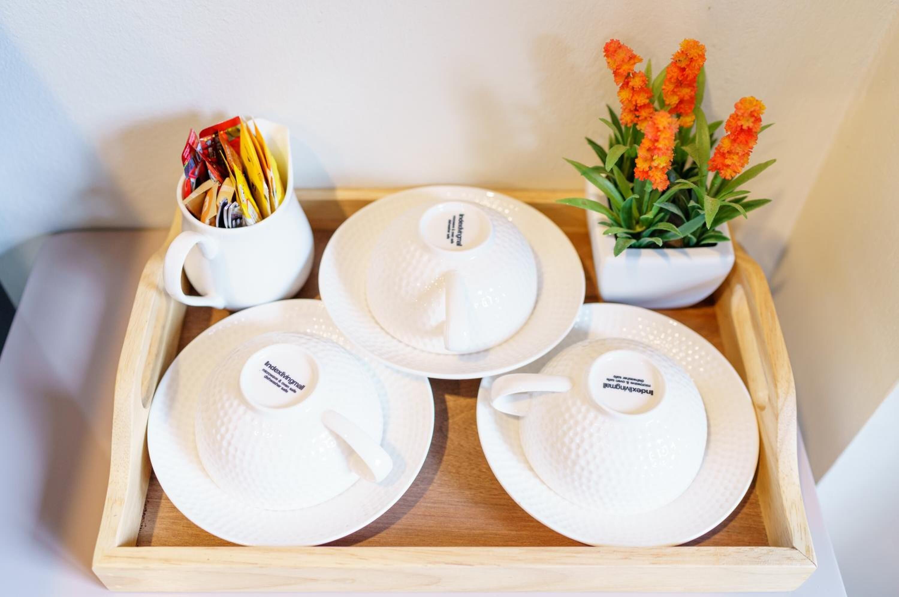 fridge, coffee/tea maker, electric kettle