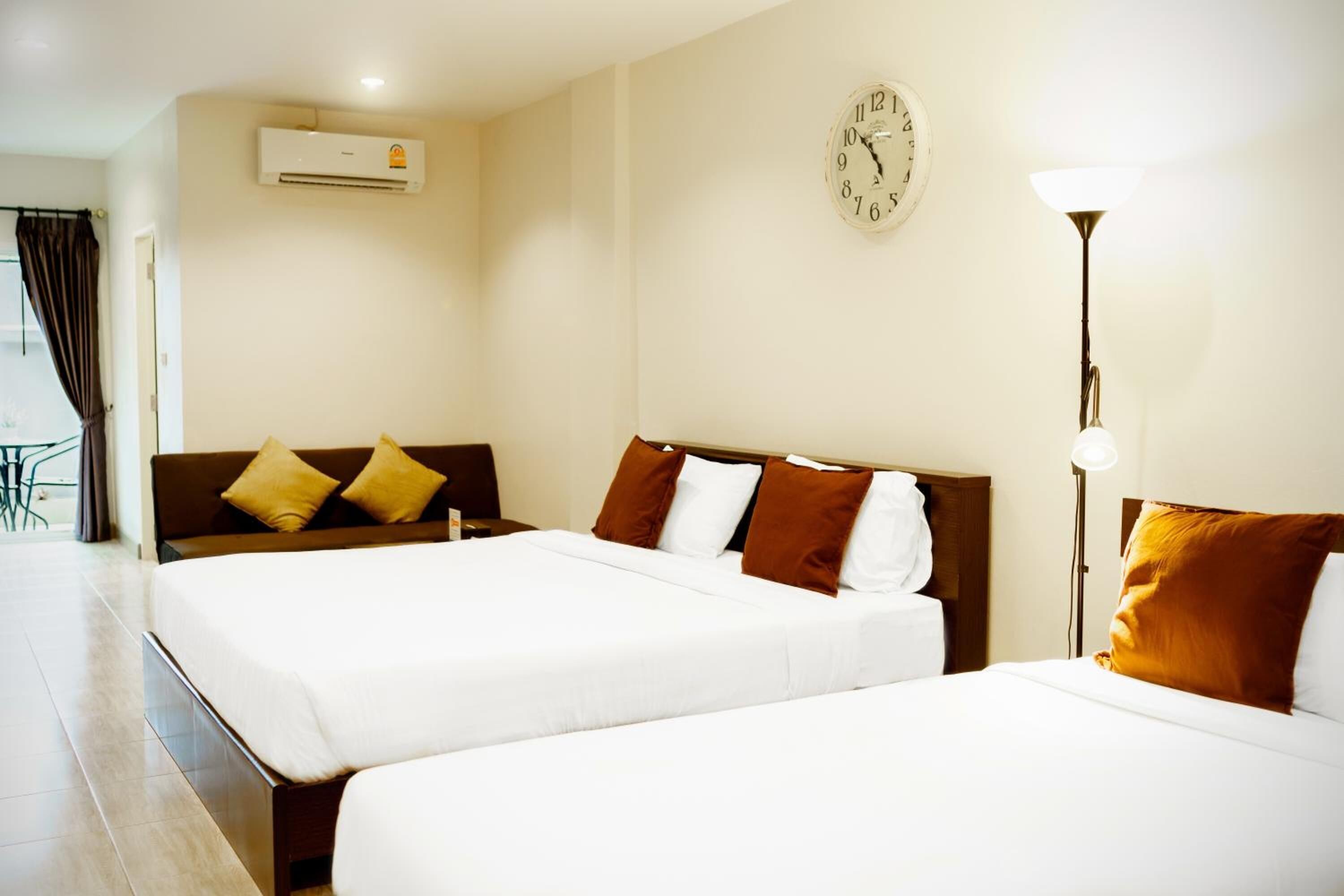 1 bedroom, minibar, desk, free wifi