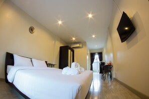 Minibar, escritorio y wifi gratis 