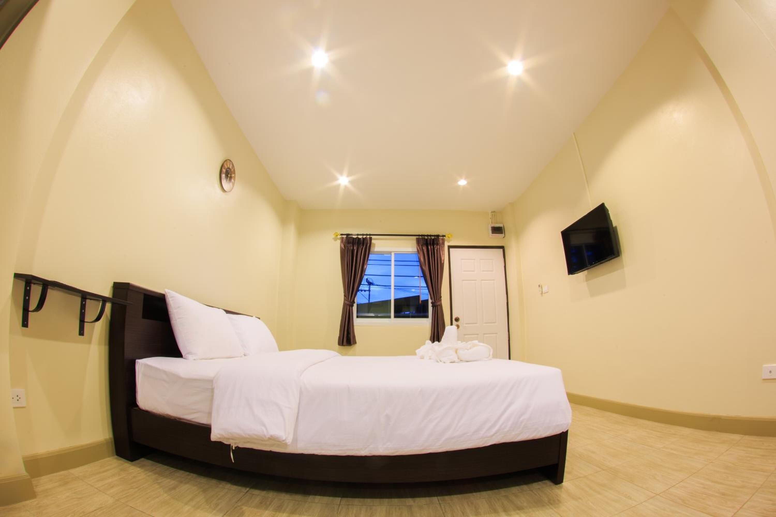 1 bedroom, minibar, desk, free wifi