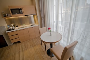 Private kitchenette - Bridal Tea House Hotel Yantai Laishan (Yantai)