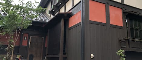 ด้านหน้าที่พัก