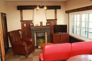 Appartement Deluxe (2 Bedrooms, 202) | Coin séjour