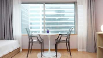 Family Room, Non Smoking (XXXX) | Blackout drapes, free WiFi, bed sheets