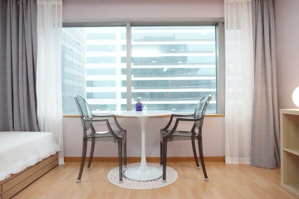Family Room, Non Smoking (XXXX) | Blackout drapes, free WiFi, bed sheets