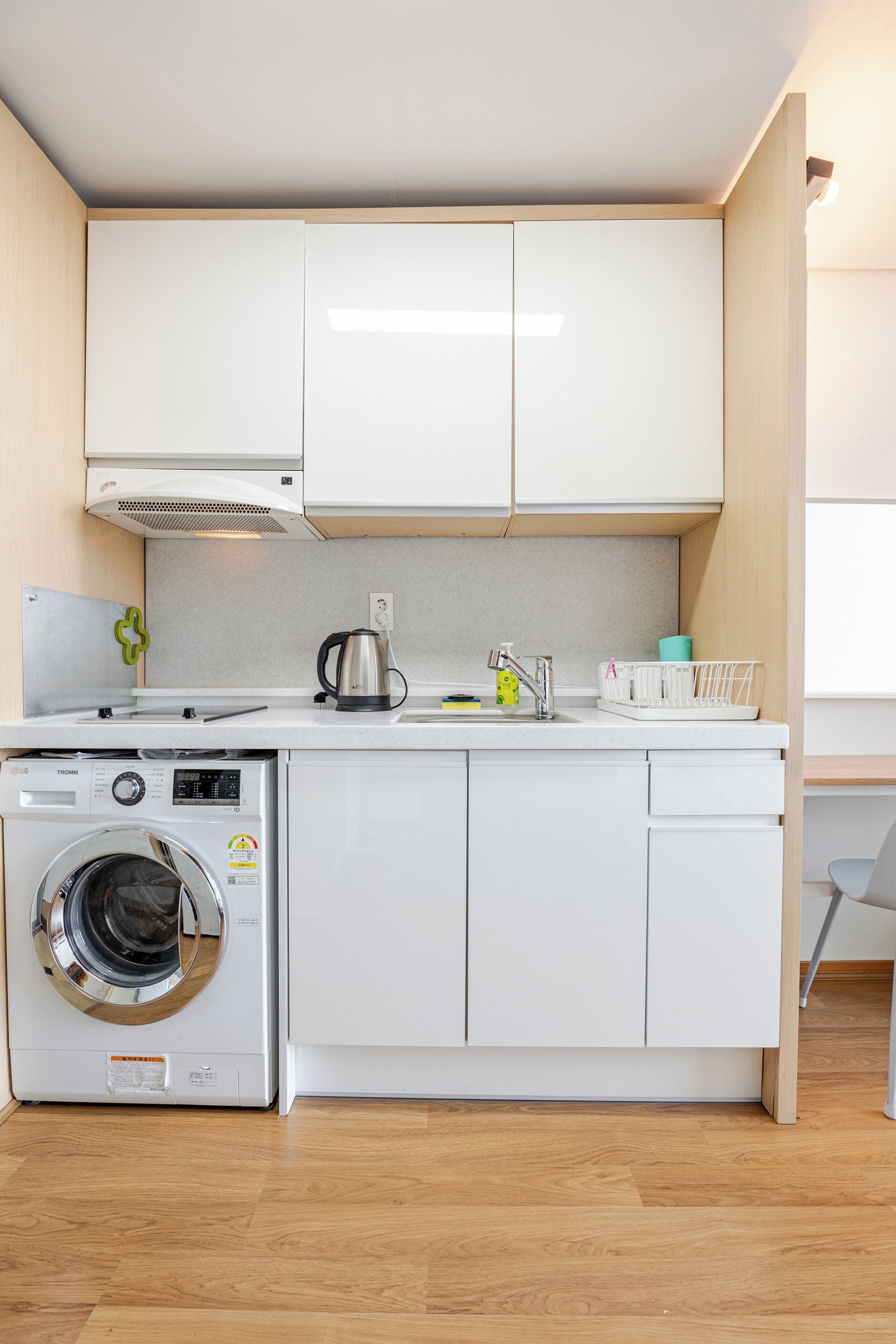 Habitación familiar, para no fumadores (XXXX) | Cocina privada | Refrigerador con congelador, microondas y parrilla de estufa 