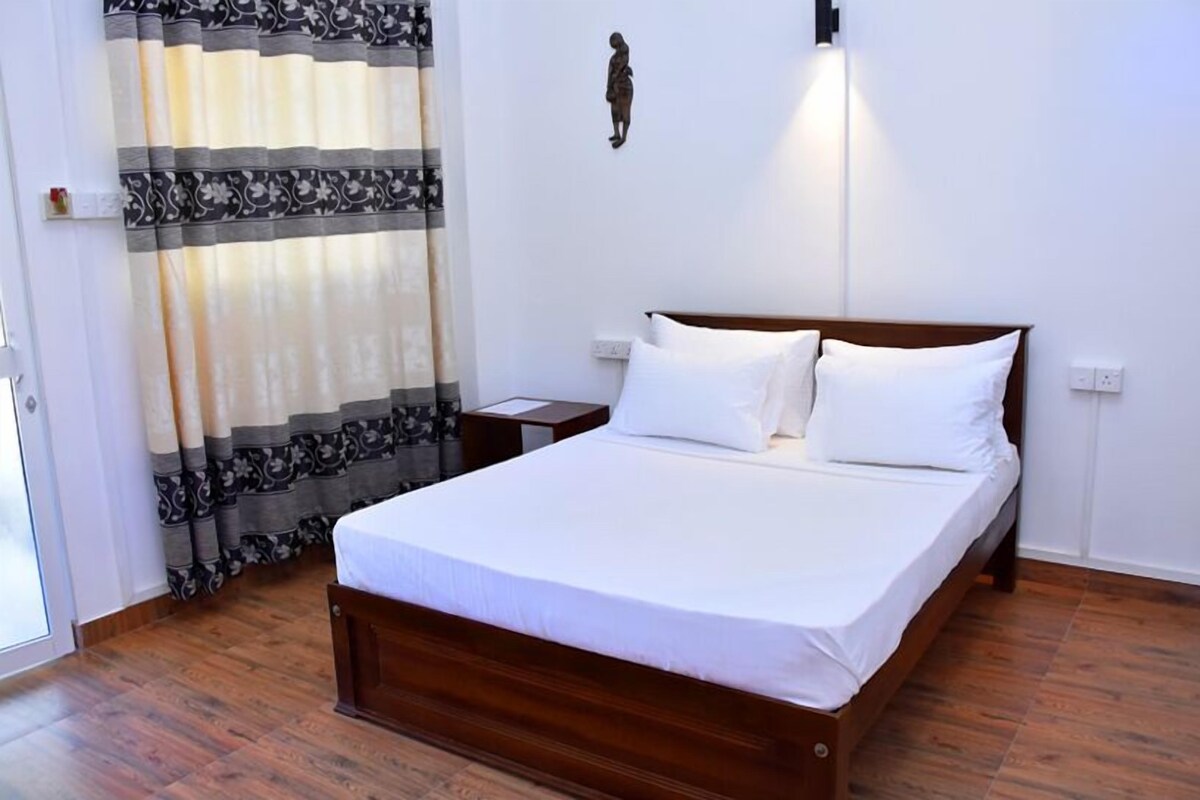 Deluxe-Doppelzimmer, 1 Schlafzimmer, Poolseite | Wohnzimmer