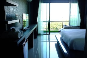 Mountain View Room | Ylelliset vuodevaatteet, minibaari, yksilöllisesti kalustettu, työpöytä