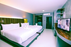 เครื่องนอนระดับพรีเมียม, มินิบาร์, ตกแต่งพิเศษโดยเฉพาะ, โต๊ะทำงาน