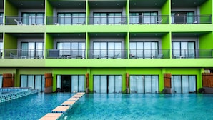 Pool Access | 고급 침구, 미니바, 책상, 무료 WiFi