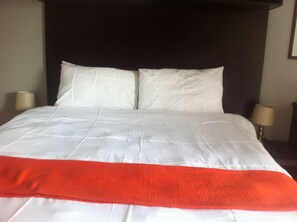 Standard Double Room, Garden View | Desk, rollaway beds, free WiFi - Cosy Palms Guest House (Gaborone)