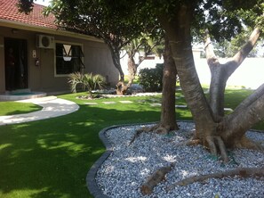 Garden - Cosy Palms Guest House (Gaborone)