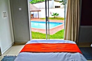 Desk, rollaway beds, free WiFi - Cosy Palms Guest House (Gaborone)