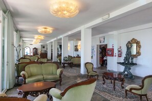 Lobby sitting area - Dea Hotel (Cervia)