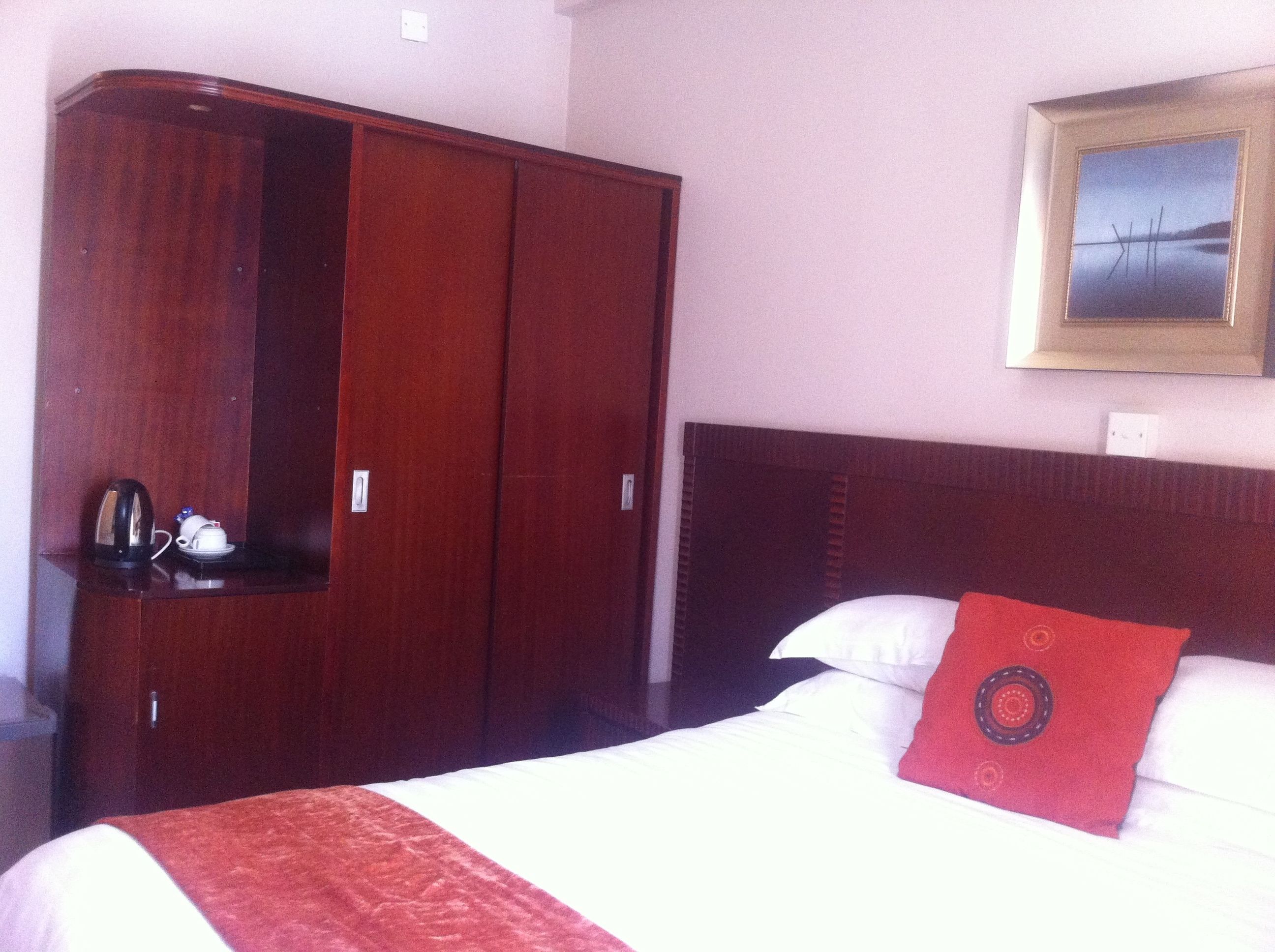 standard double room, garden view | desk, free wifi