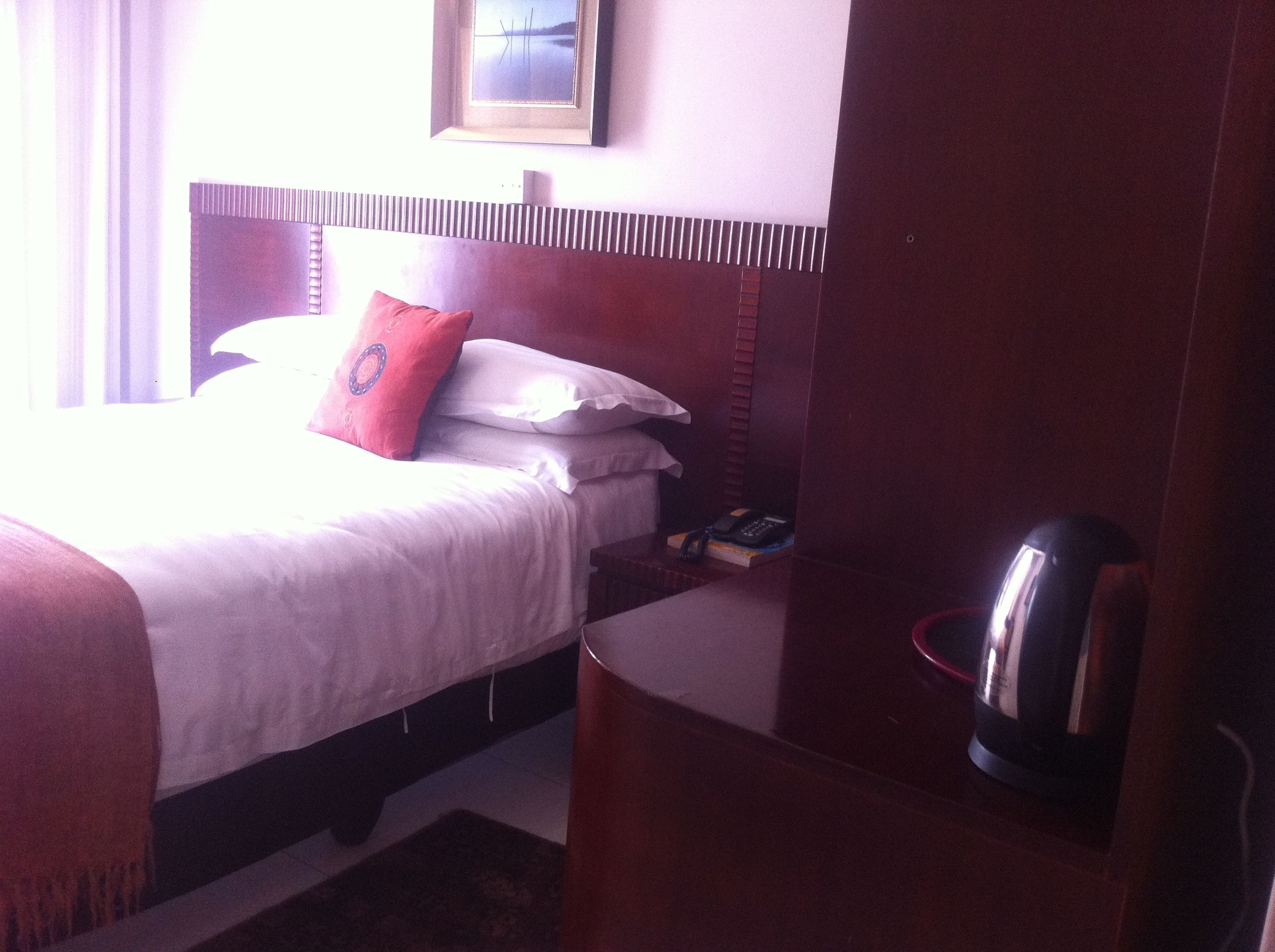 standard double room, garden view | desk, free wifi