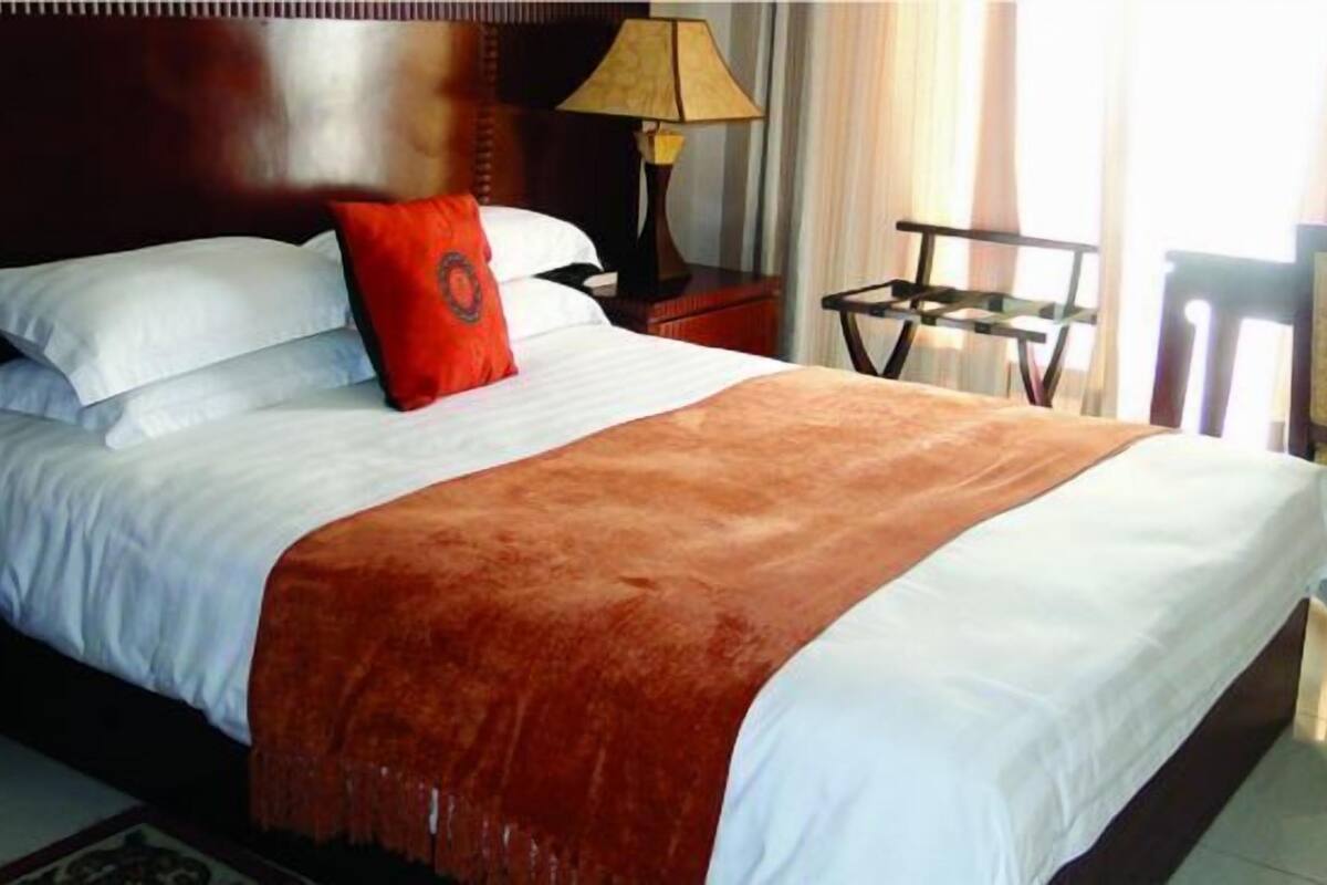 standard double room, garden view | desk, free wifi