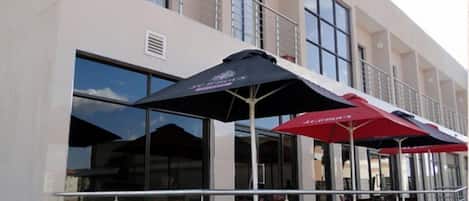 Breakfast, lunch, dinner served; local and international cuisine