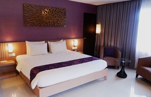 华丽双人房 | 高档床上用品、迷你吧、客房内保险箱、办公桌