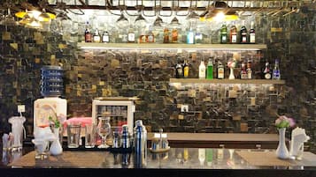 Breakfast, lunch, dinner served; international cuisine