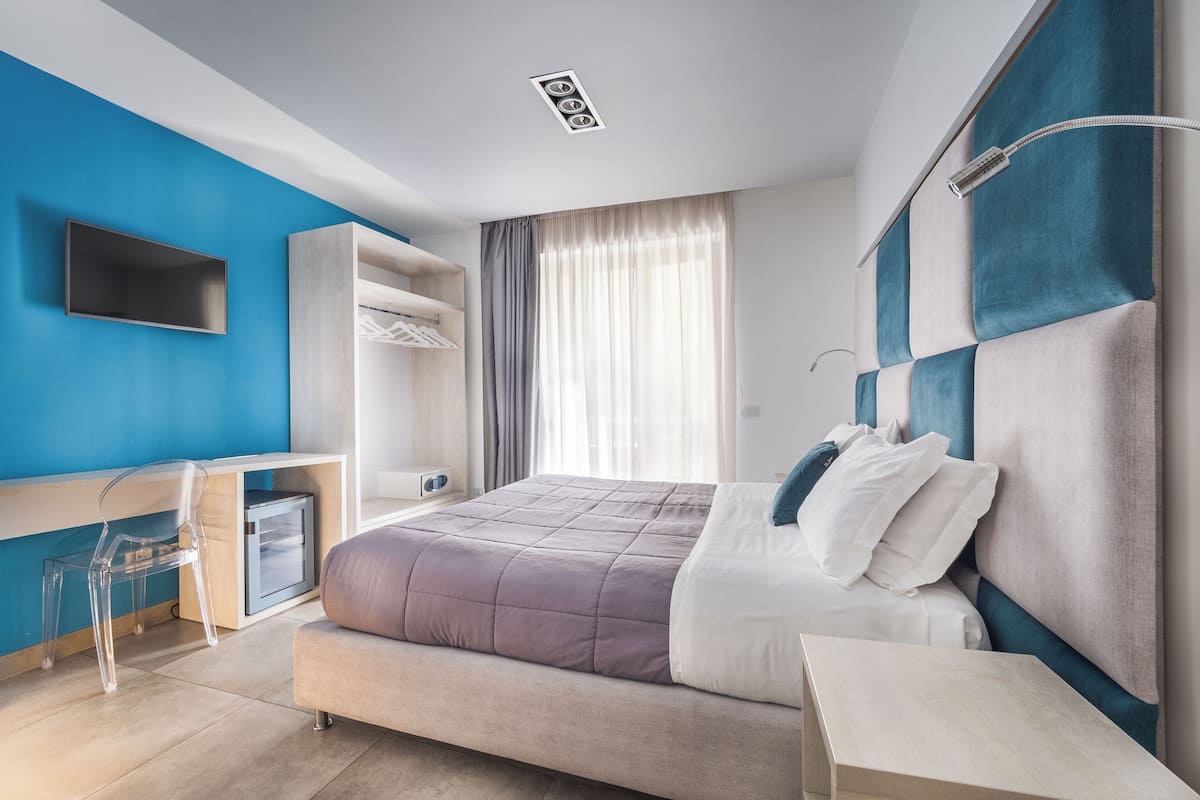 Premium bedding, minibar, desk, laptop workspace