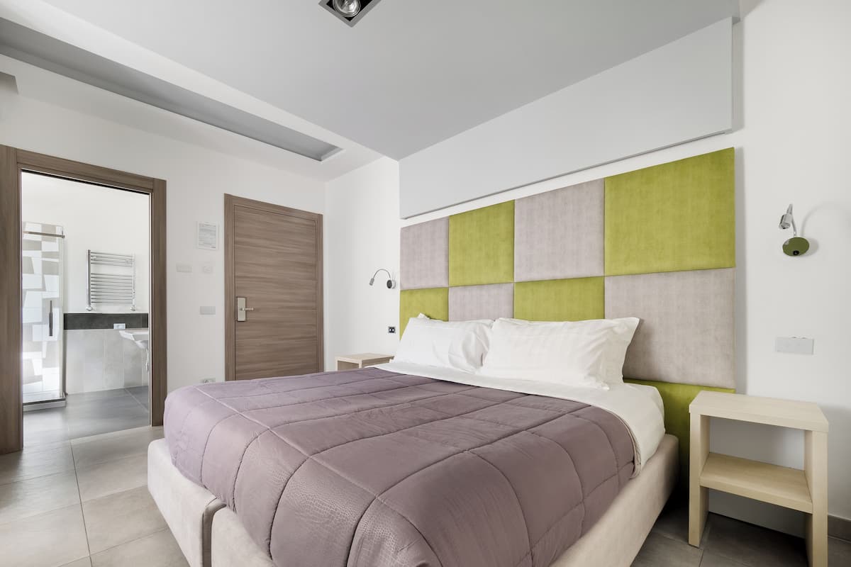 Premium bedding, minibar, desk, laptop workspace