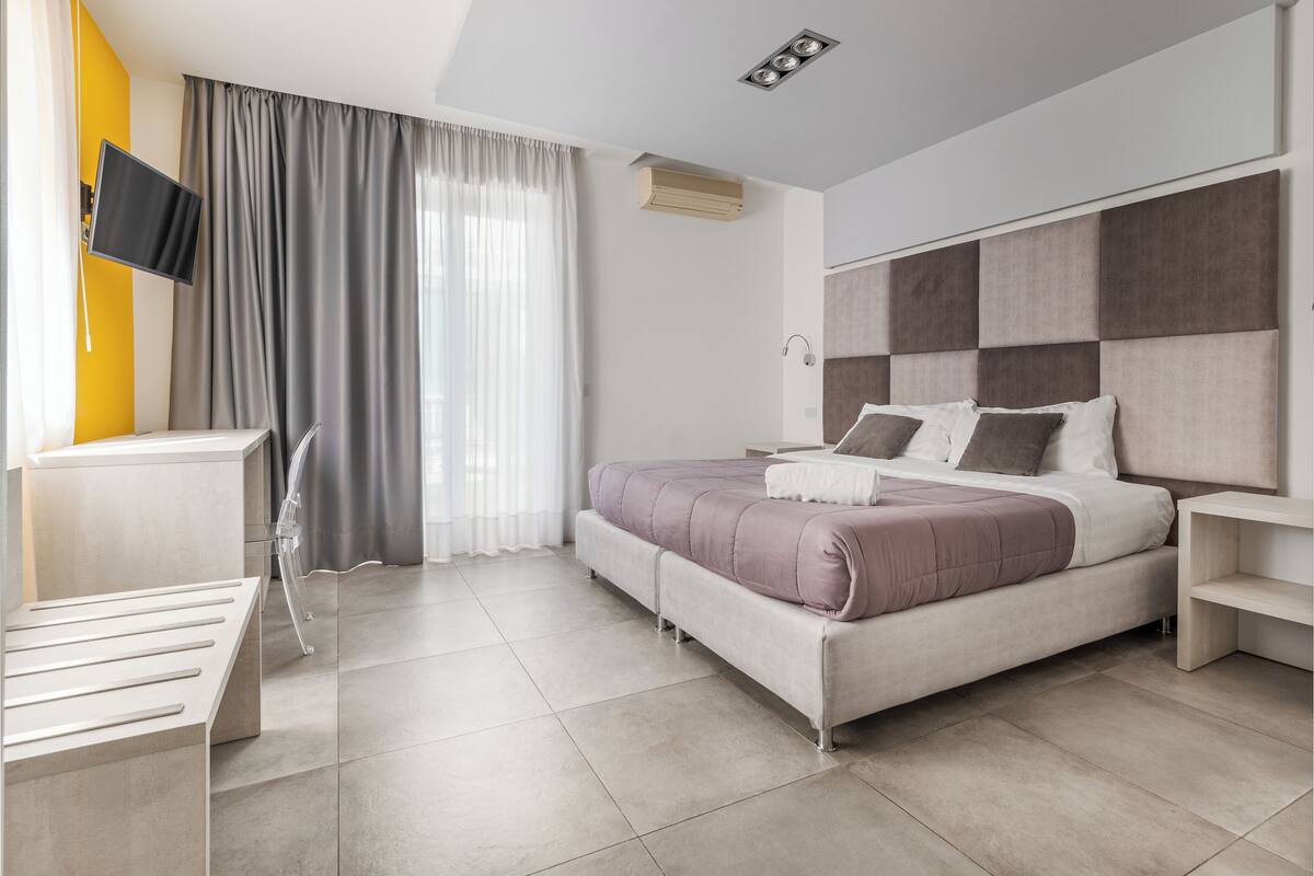 デラックス ダブルルーム | 高級寝具、ミニバー、デスク、ノートパソコン用作業スペース
